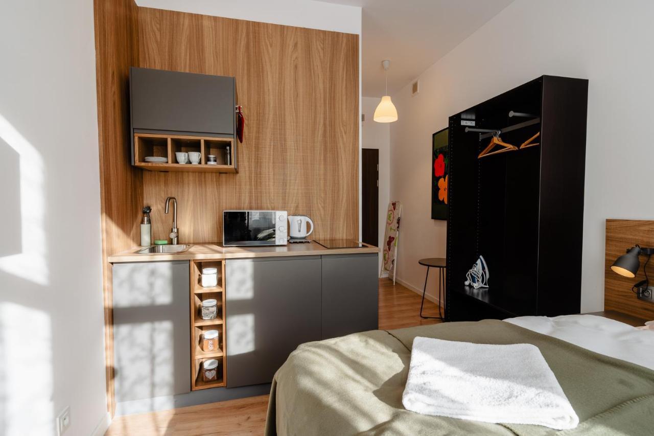 Elegant Very Berry Studios In Poznan Center By Noclegi Renters المظهر الخارجي الصورة