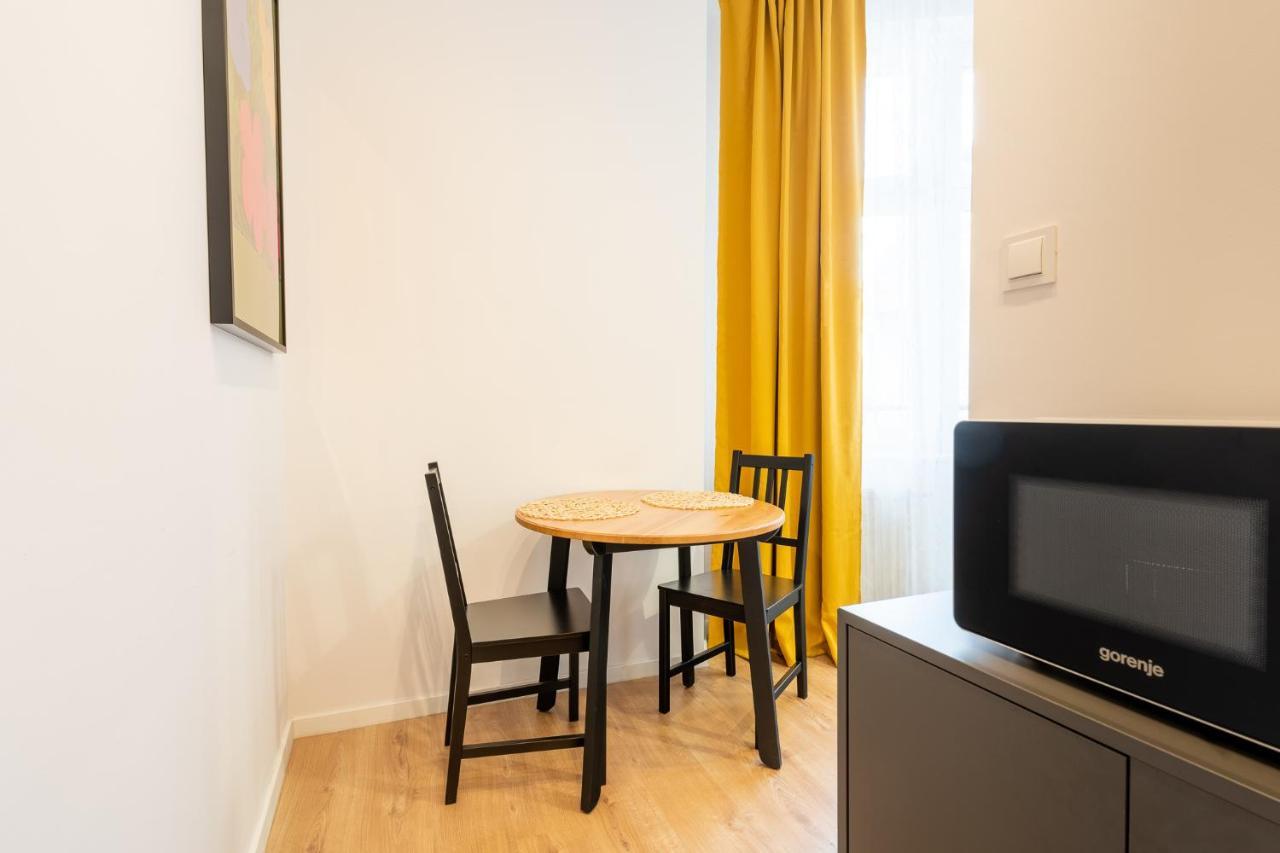 Elegant Very Berry Studios In Poznan Center By Noclegi Renters المظهر الخارجي الصورة