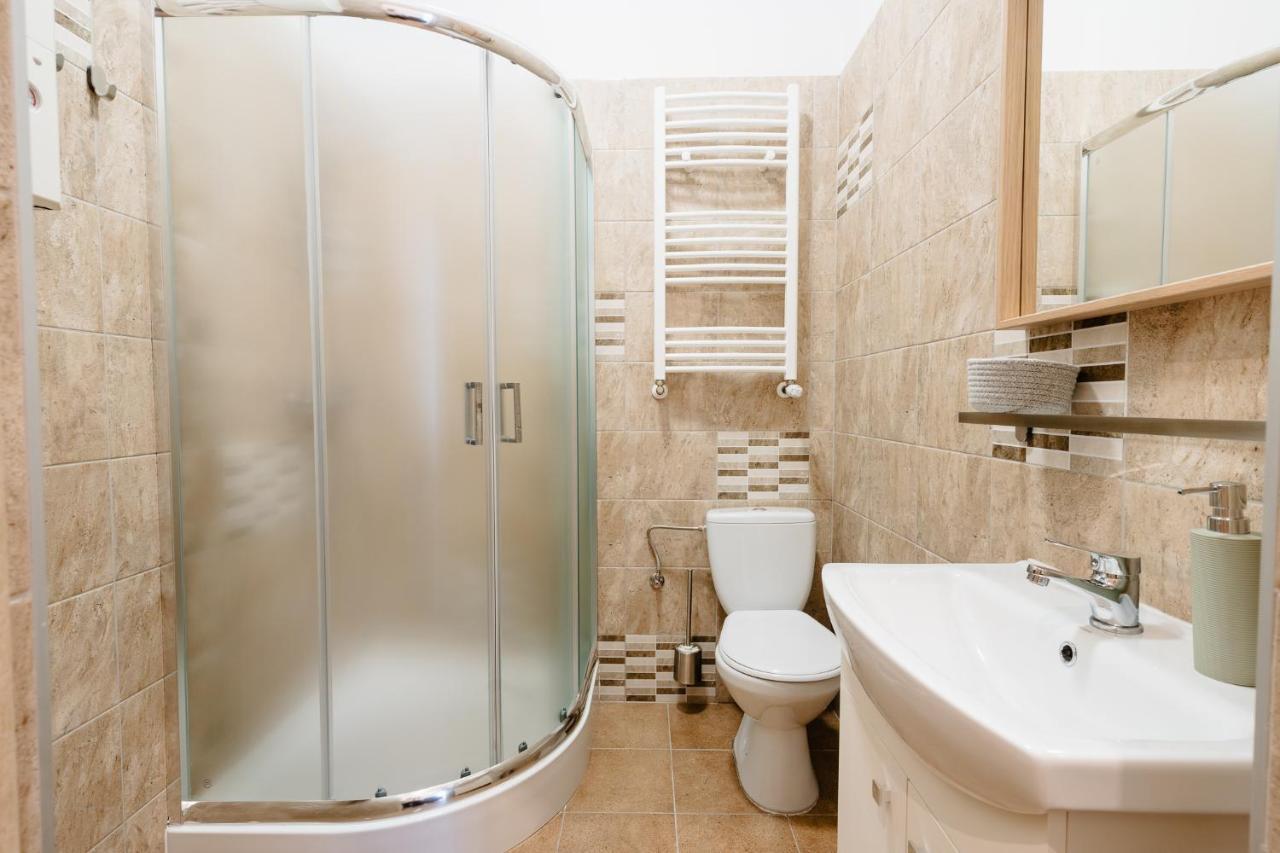 Elegant Very Berry Studios In Poznan Center By Noclegi Renters المظهر الخارجي الصورة