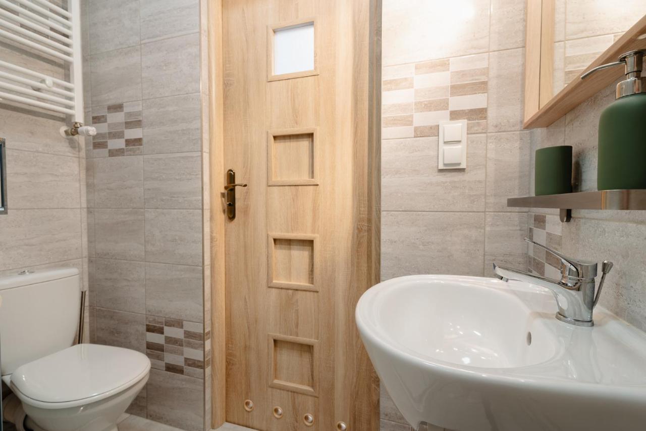 Elegant Very Berry Studios In Poznan Center By Noclegi Renters المظهر الخارجي الصورة